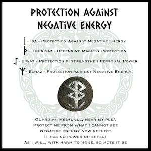 Puede incluir: Un símbolo de runa blanco y gris sobre una piedra gris oscura con un fondo verde y blanco. El texto dice "Protección contra la energía negativa" e incluye una lista de runas y sus significados. El texto también incluye una oración a Heimdall, el guardián de Asgard, para la protección contra la energía negativa.