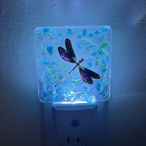 Dragonfly nightlight, Nightlight with Dragonfly, Dragonfly decor, Dragonfly light, Dragonfly night light, Glass Dragonfly