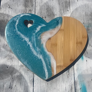 Heart cutting board, heart-shaped cutting board, Valentine’s cutting board, serving board, hosting gift, beach cutting board, ocean cutting