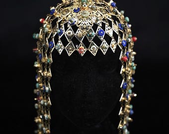 Tocado egipcio de lapislázuli, turquesa y coral en oro de 24 quilates