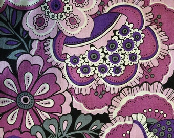 Paarse bloemenstof: quiltstof van 100% katoen (1/2 meter)