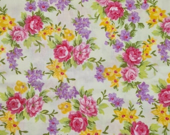 Tissu Floral - Pastel - look vintage - Tissu Matelassé - 1/2 Mètre - 100% Coton