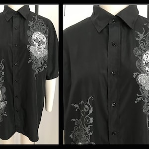 Vintadge 90s mens skull graphic print shirt,Short Sleeve, black and white ,Size XL , buttons down,hawaii summer shirt,