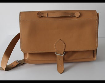 Vintage 80s messenger leather bag,school shoulder bag,beige leather bag,crossbody bag,Tradition A4 leather satchel bag,laptop bag
