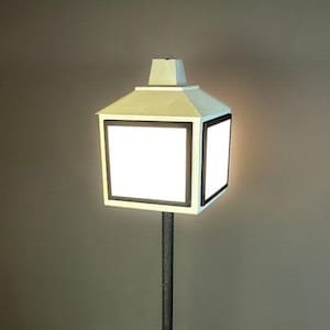 Modern Outdoor Post Light – Weather-Resistant Garden Lamp Post – Yard & Driveway Lighting Fixture