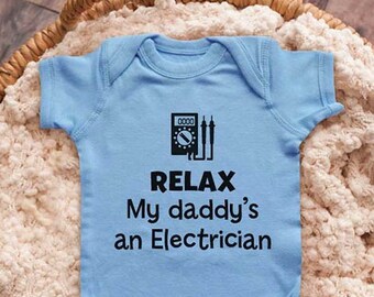 Relax my daddy's an Electrician Mommy Grandpa Grandma Uncle Infant Bodysuit Baby shower gift surprise pregnancy Toddler Youth Shirts
