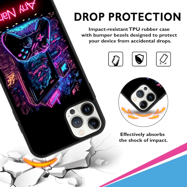 Op de afbeelding: Een zwarte telefoonhoes met een kleurrijk retro-videospelontwerp. De hoes heeft een verhoogde bumper rond de cameralens voor valbescherming. De tekst "DROP PROTECTION" staat bovenaan de afbeelding in wit. De tekst "Absorbeert effectief de schok van impact." staat onderaan de afbeelding in zwart.