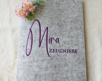 Certificate folder embroidered with name in desired color
