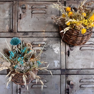 Bouquet basket for decoration with dried flowers