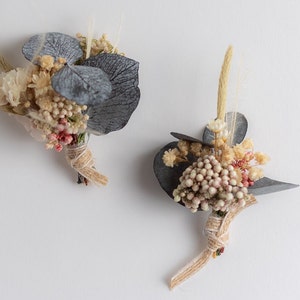 Boutonniere gemaakt van geconserveerde gedroogde bloemen x 2