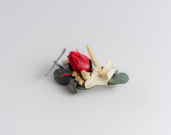 Small hair accessory clip in dried red white green flowers for weddings or events