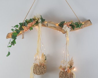 Stabilized dried flower wall structure with its two baskets and its light garland