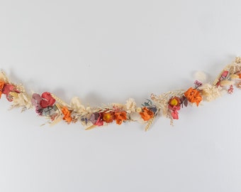 Garland of preserved dried flowers to place or hang