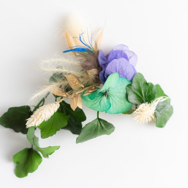 Accessoire cheveux pince en fleurs séchées bleu, vert, avec plume de paon crème pour évènements ou mariage