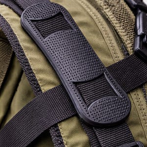 Everest 1953 Elastomer Axelskydd för 32 mm Webbing, Vadderade Axelskydd, Svart