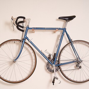The BOTL Amsterdam #3 are two bike hooks that allow you to mount your bike on the wall. It has a minimalistic design and saves you space.