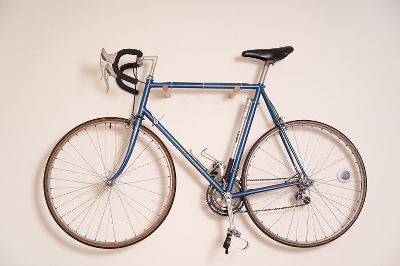 The BOTL Amsterdam #3 are two bike hooks that allow you to mount your bike on the wall. It has a minimalistic design and saves you space.