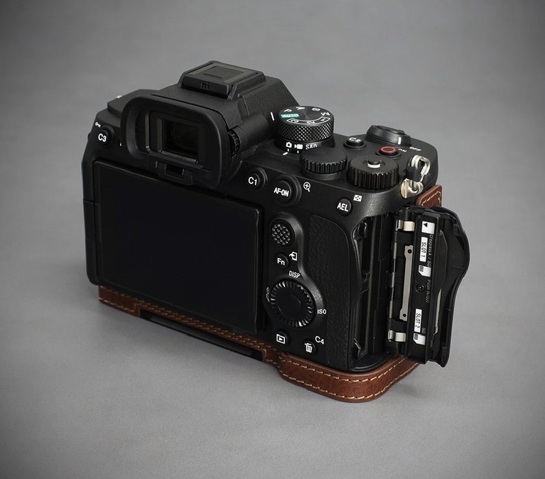 LIM'S Genuine Leather Half Case With Dovetail Plate For Sony A7RIII A7III - Black