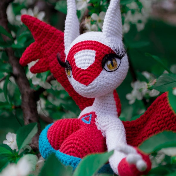 Gehaakte Latias-pop: harig kunstspeelgoed, gepersonaliseerde knuffel (52 cm)
