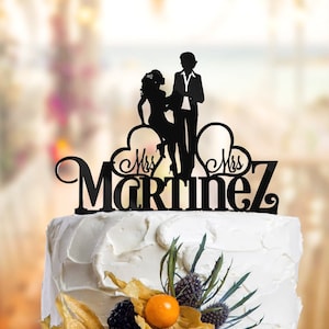 Lesbian cake topper with surname and personalized hairstyle. Lesbian wedding cake topper. Mrs and Mrs cake topper. 2 Bride cake topper. L008