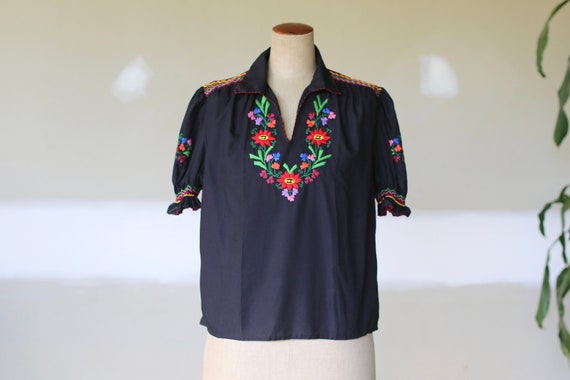 Vintage Floral Embroidered Romanian Folk Blouse l