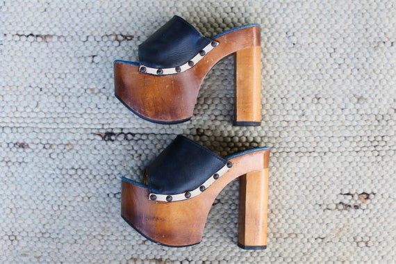 Rare Vintage 1970s Leather Platform Mules Sandals… - image 4