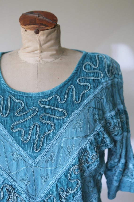 Vintage Boho Velvet Embroidered Blouse - image 3