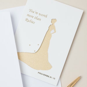 Carte chrétienne pour elle - Vaut plus que des rubis (or) - Proverbes 31:10 verset biblique - Personnage noble qui peut trouver ?