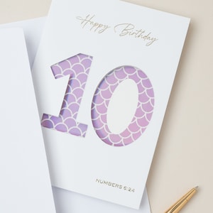 Cartão Cristão Aniversário - Aniversário - 10 anos (Roxo Holográfico) - Números 6:24 versículo bíblico - O Senhor te abençoe e te guarde