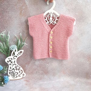 Knitting Pattern for Beginners – Newborn Sweater Vest (0–3 months)
