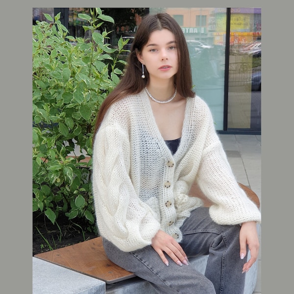 Cardigan in mohair color crema con tasche, maglione ricamato, maglione bianco soffice, giacca con bottoni e scollo a V, regalo di Natale