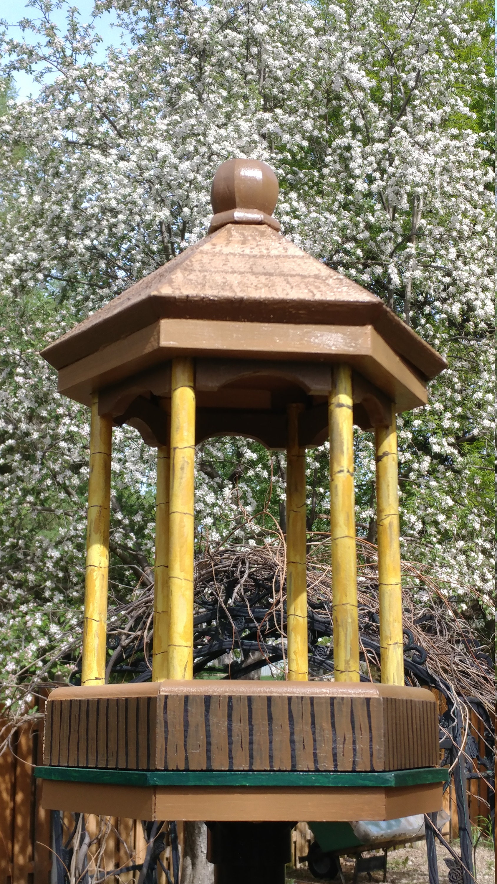 Artistic Tiki Gazebo Bird Feeder