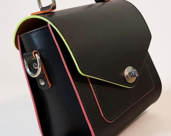 Handgefertigte Handtasche aus Glattleder mit oberem Griff und langem Riemen, Kleine quadratische Crossbody-Geldbörse, Schwarze Umhängetasche