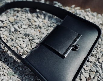 Bolso bandolera baguette de piel negra, bolso minimalista de los 90 para llevar bajo el brazo, bolso estructurado italiano para mujer.