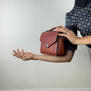 Handgemachte Glattleder Satchel Kleine Umhängetasche Burgund Leder Geldbörse Burgund Leder Umhängetasche Top Griff Leder Handtasche Frau