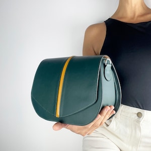 Bolso de cuero tipo sillín, bandolera de cuero verde oscuro, monedero de cuero verde oscuro, bolso de mano verde oscuro, bolso de mano de cuero liso, cartera verde oscuro