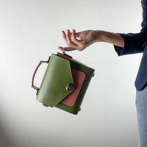 Sac en cuir lisse fait main, Sac bandoulière olive, Porte-monnaie en cuir olive et rose, Sac à bandoulière en cuir vert, Poignée en cuir pour femme
