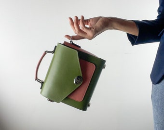 Bolso de mano de piel lisa verde y rosa, bolso minimalista estructurado, elegante bolso de hombro pequeño, bolso cuadrado para mujer de uso diario.