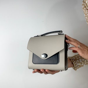 Sac à main en cuir lisse fait main, Petit sac bandoulière beige, Porte-monnaie en cuir beige et noir, Poignée pour femme en cuir, Sac à main carré