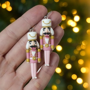 Nussknacker Polymer Ton Ohrringe, handgemachtes Geschenk für Weihnachten, Nussknacker Ballett inspirierter Schmuck