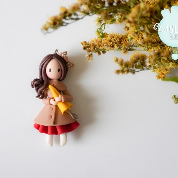 Miniatura de niña con paraguas, colgante de muñeca de arcilla polimérica con traje de otoño, collar de muñeca inspirado en otoño, muñeca en miniatura de arcilla polimérica