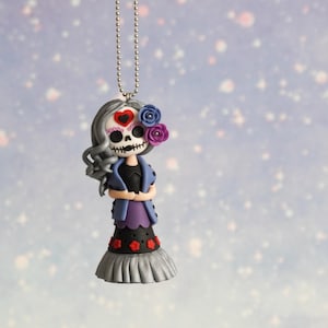 Collana fatta a mano in pasta polimerica con bambola Catrina, gioielli per il Giorno dei Morti