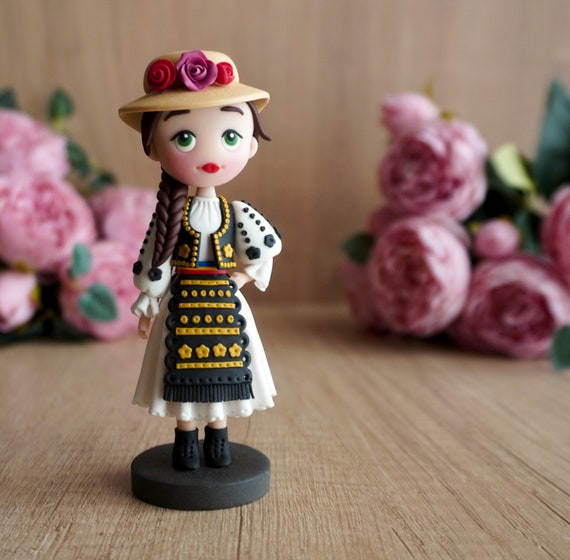 ルーマニアの伝統衣装の置物、手作りポリマー粘土人形 - Etsy 日本