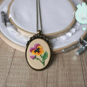 Colar de amor-perfeito inspirado em ponto cruz, joias de bordado falso estilo retrô de amor-perfeito, presente para o dia das mães, joias românticas de argila de polímero