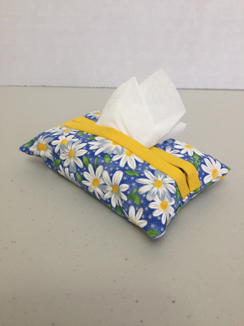 Tissue Holder white daises on filed of blue with yellow accents
