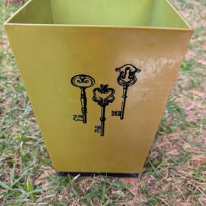 Vintage 1970s MCM Avocado Green Wastebasket | Retro Skeleton Key Trash Can | Mid Century Modern Kitchen Decor | Vanity Bin