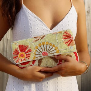 Handgefertigte Perlen-Clutch-Tasche, Florale Perlen-Clutch, Pink-Weiße handgemachte Tasche mit Kette, Hochzeits- oder Party-Accessoire, Geschenk für Frauen
