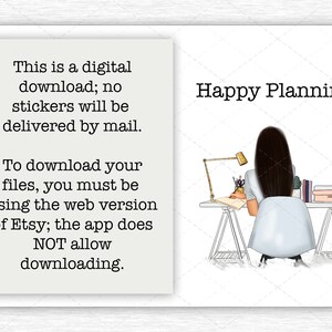 Op de afbeelding: Digitale downloadafbeelding met de tekst "Dit is een digitale download; er worden geen stickers per post bezorgd." en "Om je bestanden te downloaden, moet je de webversie van Etsy gebruiken; de app staat downloaden NIET toe." De afbeelding zegt ook "Happy Planning!" en toont een persoon aan een bureau.
