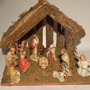 Vintage Nativity w/Wooden Crèche/Stable + 10 Figures: Holy Family,Angel,3 Kings, Shepherd and Animals, Traditional Christmas Nativity Scen