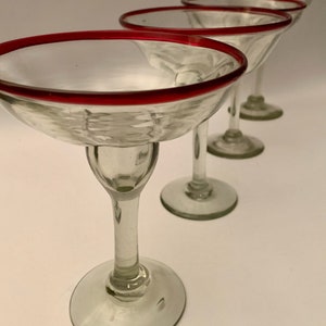 Verres à margarita à bord rouge rubis soufflés à la main - Ensemble de (4)